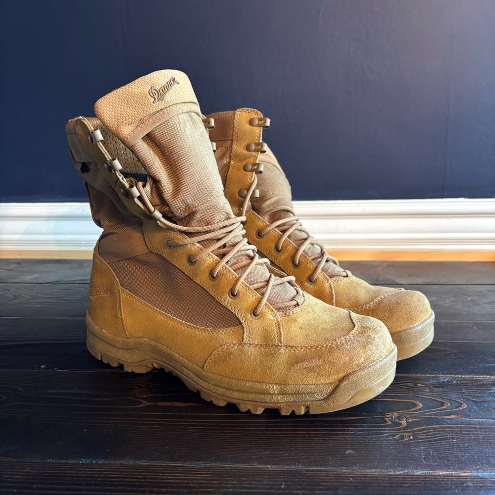 Danner Men's Tan Mojave Tactical Boots